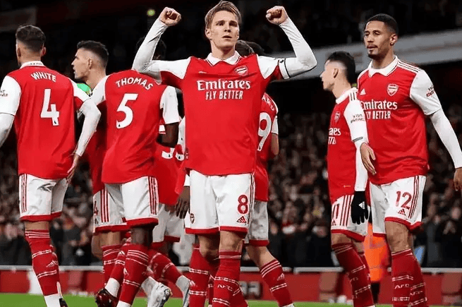 集结日中超焦点战；阿森纳再遭质疑；更衣室稳定；球探报告显示潜力